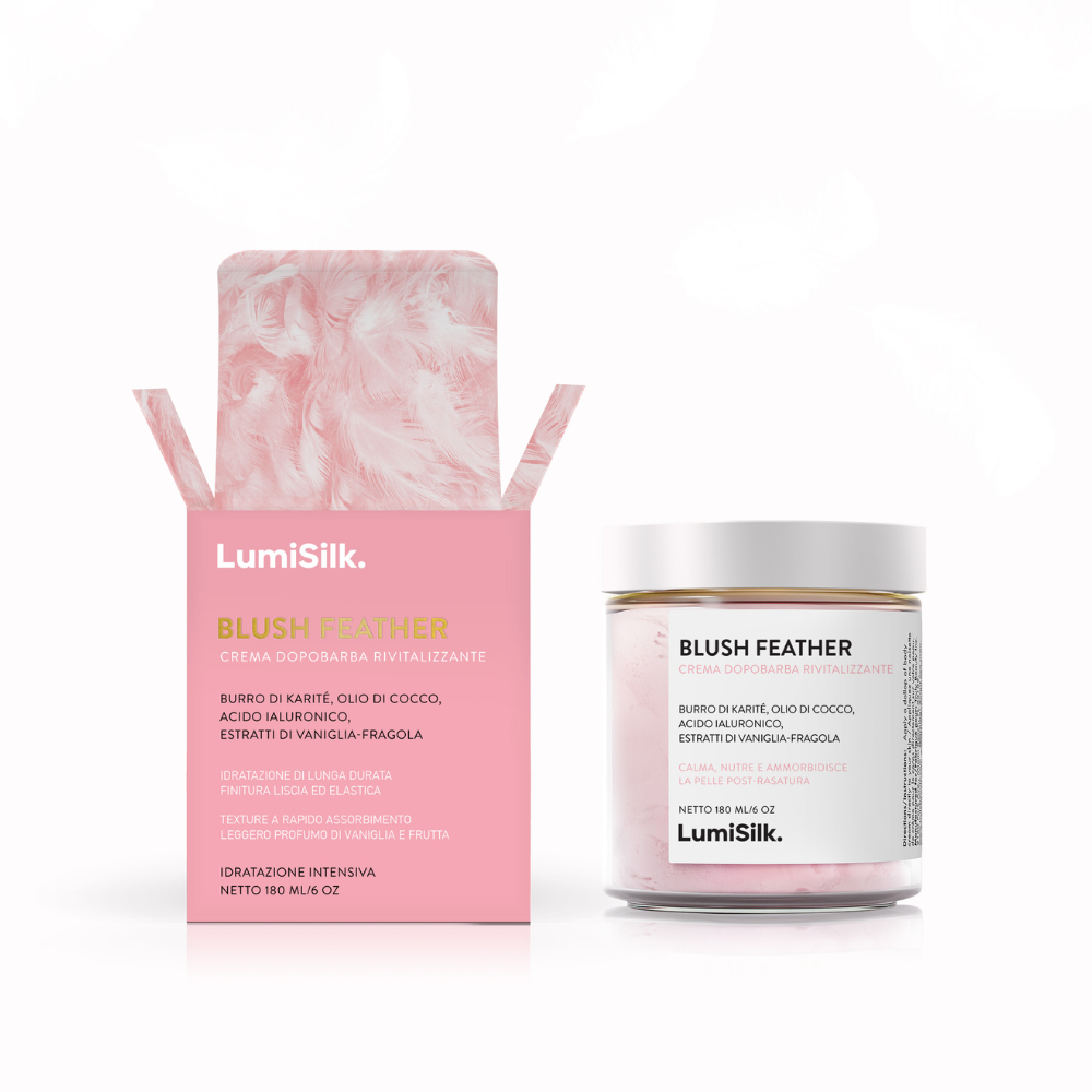 Blush Feather di LumiSilk – crema dopobarba rivitalizzante con burro di karité, olio di cocco, acido ialuronico e estratti di vaniglia e fragola.